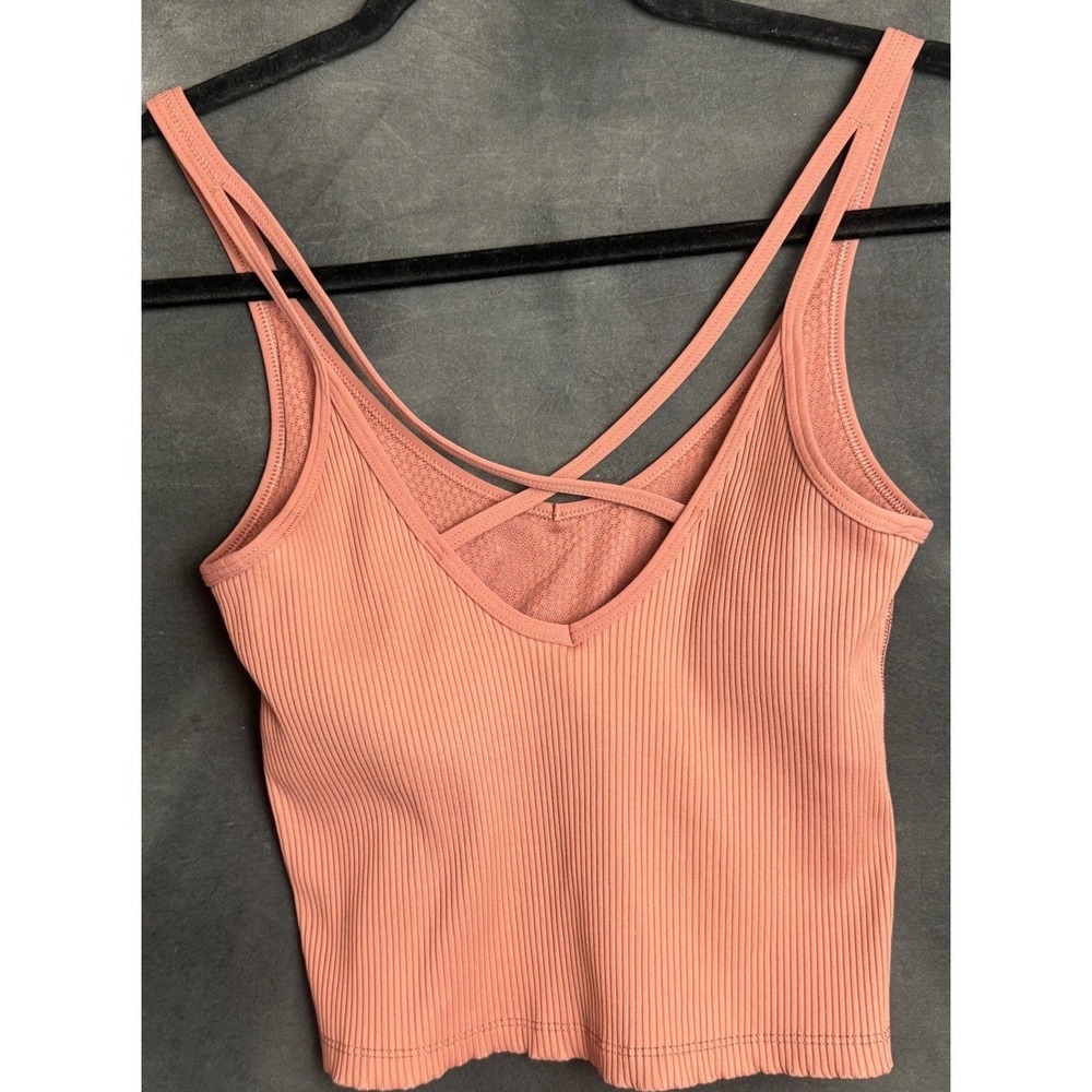 Vuori Ribbed Crop Tank Top Pink V-Neck Criss Cross Back Shelf Bra Activewear XS - Picture 5 of 6